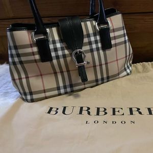 💯 Authentic Burberry Nova